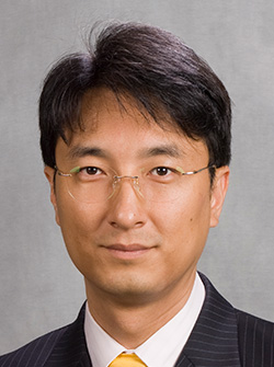 Yoon-Si Lee